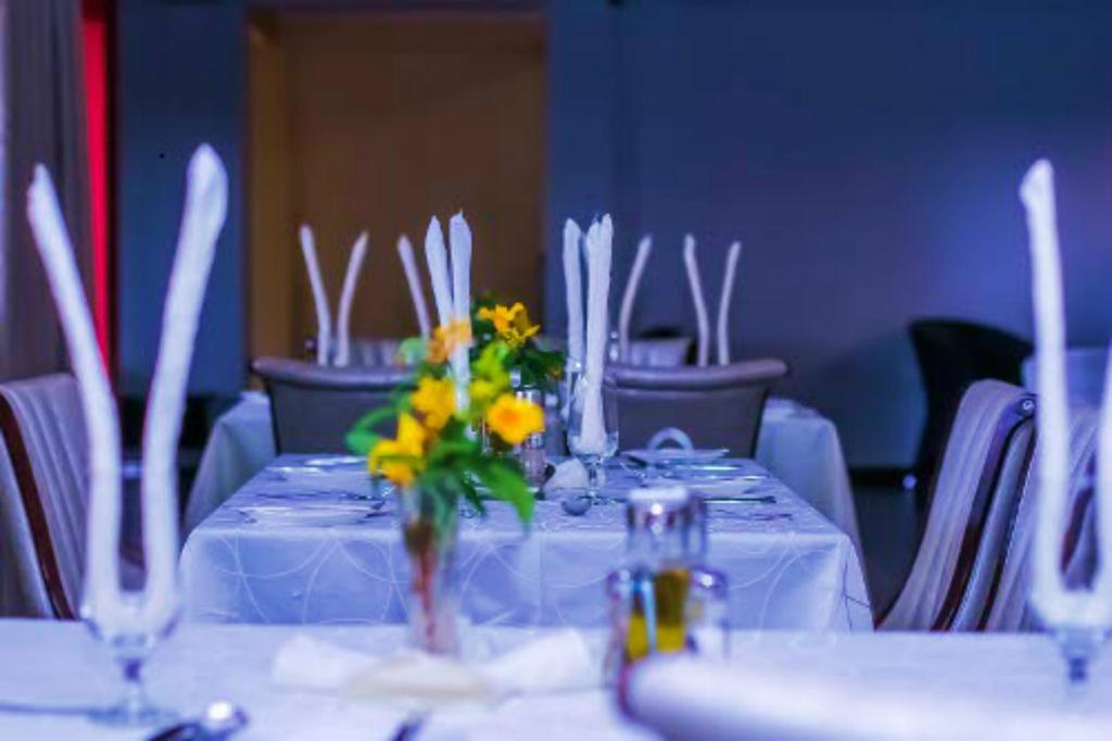 Rosemary Courts Bed & Breakfast Ентебе Екстериор снимка