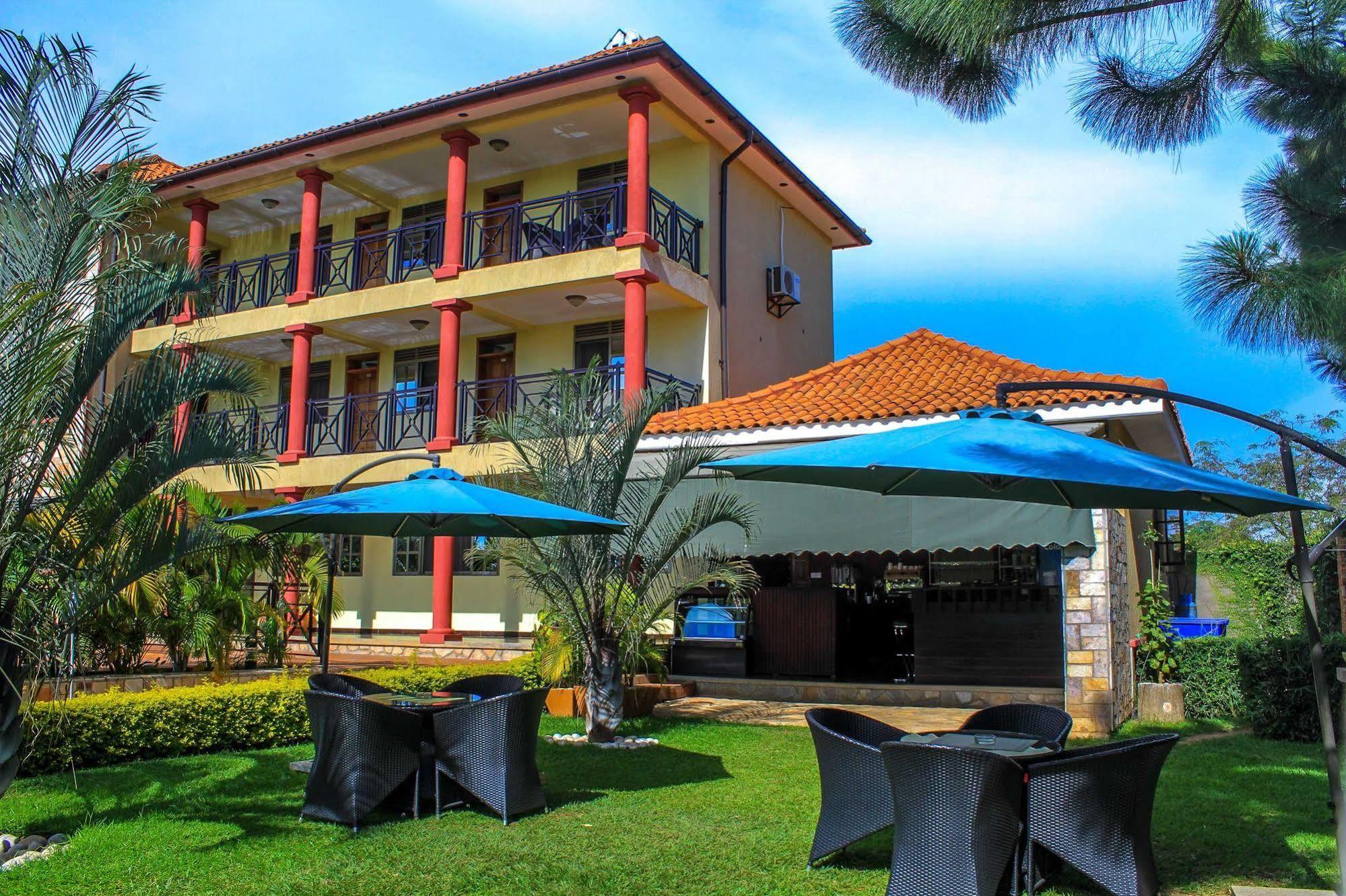 Rosemary Courts Bed & Breakfast Ентебе Екстериор снимка