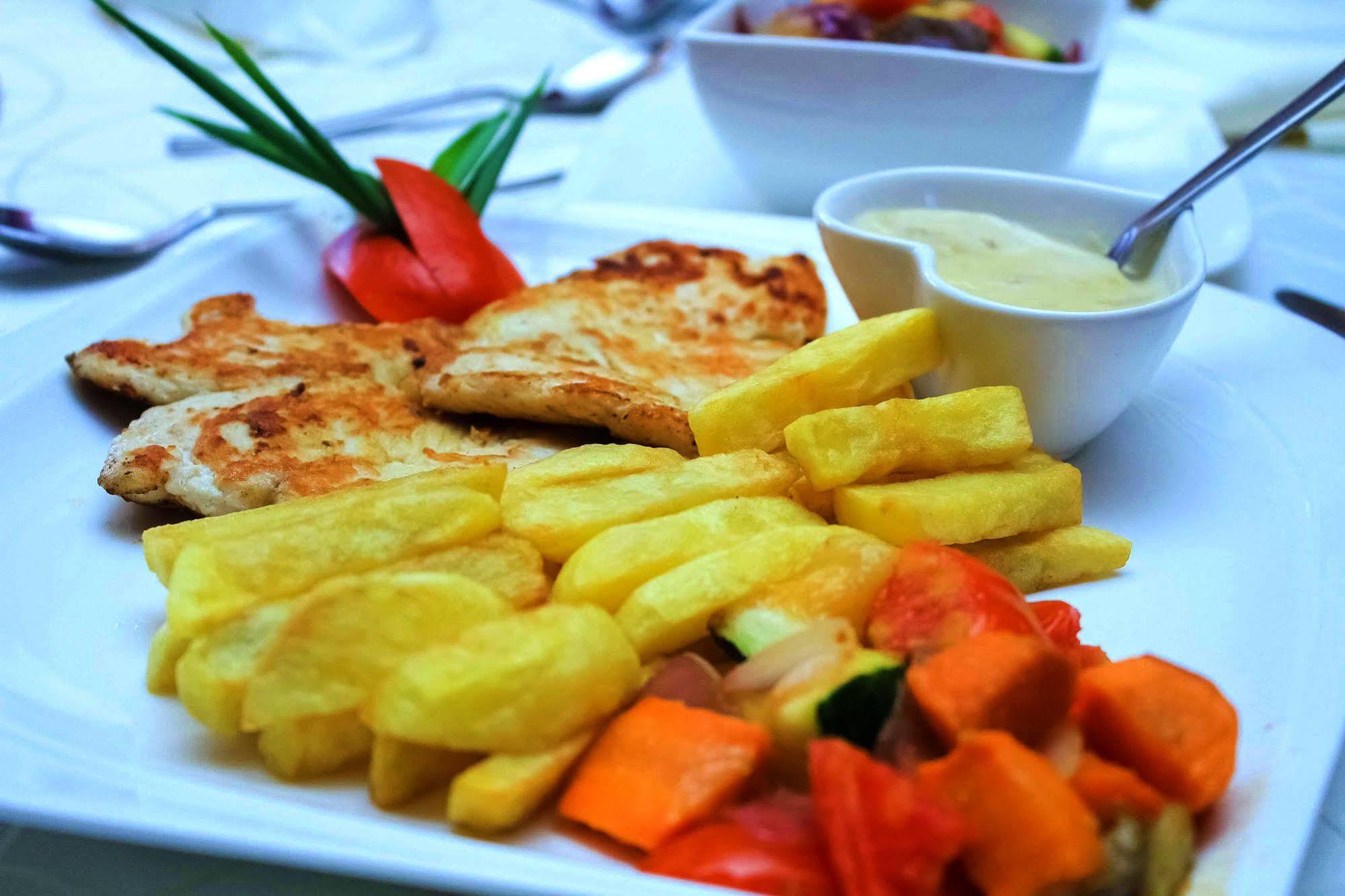 Rosemary Courts Bed & Breakfast Ентебе Екстериор снимка
