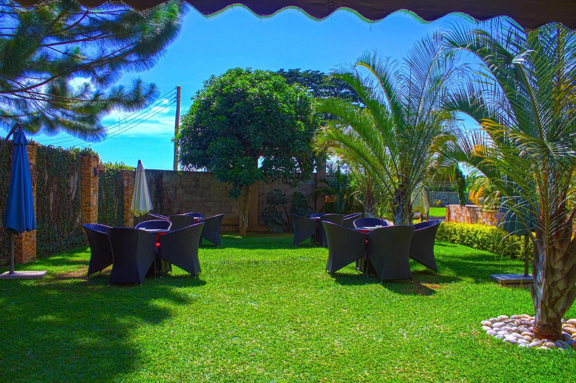 Rosemary Courts Bed & Breakfast Ентебе Екстериор снимка